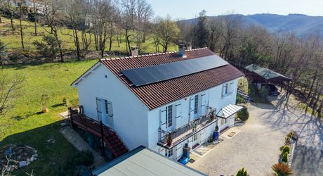 Secteur Carlux - Ravissante Maison en excellent état avec vue imprenable, piscine chauffée et garage