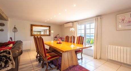 Secteur Carlux - Ravissante Maison en excellent état avec vue imprenable, piscine chauffée et garage