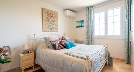 Secteur Carlux - Ravissante Maison en excellent état avec vue imprenable, piscine chauffée et garage