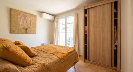 Secteur Carlux - Ravissante Maison en excellent état avec vue imprenable, piscine chauffée et garage