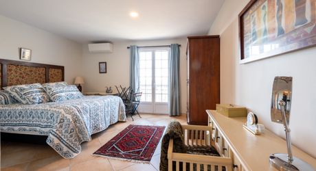 Secteur Carlux - Ravissante Maison en excellent état avec vue imprenable, piscine chauffée et garage