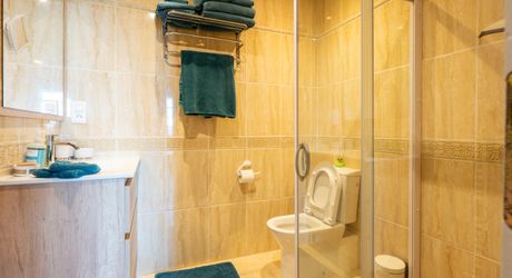 Secteur Carlux - Ravissante Maison en excellent état avec vue imprenable, piscine chauffée et garage