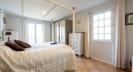 Secteur Carlux - Ravissante Maison en excellent état avec vue imprenable, piscine chauffée et garage