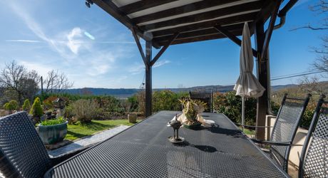 Secteur Carlux - Ravissante Maison en excellent état avec vue imprenable, piscine chauffée et garage