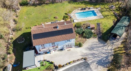 Secteur Carlux - Ravissante Maison en excellent état avec vue imprenable, piscine chauffée et garage