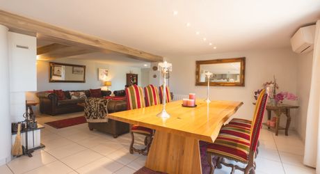 Secteur Carlux - Ravissante Maison en excellent état avec vue imprenable, piscine chauffée et garage