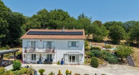 Secteur Carlux - Ravissante Maison en excellent état avec vue imprenable, piscine chauffée et garage