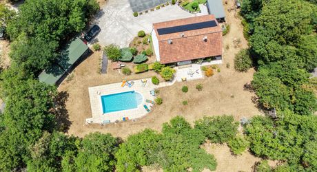 Secteur Carlux - Ravissante Maison en excellent état avec vue imprenable, piscine chauffée et garage
