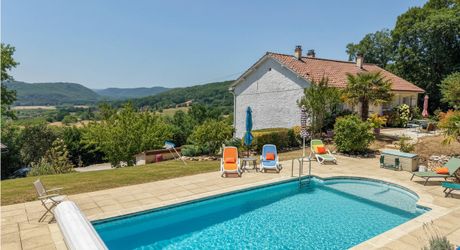Secteur Carlux - Ravissante Maison en excellent état avec vue imprenable, piscine chauffée et garage