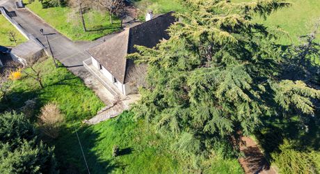 Secteur Gourdon. Spacieuse Maison de ville et annexe sur 3097 m² paysagers