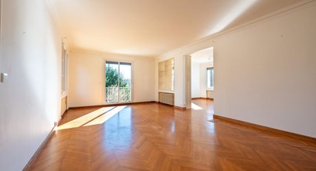 Secteur Gourdon. Spacieuse Maison de ville et annexe sur 3097 m² paysagers