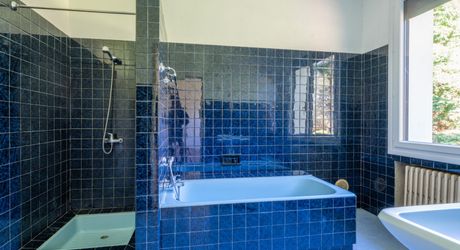 Secteur Gourdon. Spacieuse Maison de ville et annexe sur 3097 m² paysagers