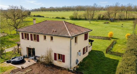 Secteur Sarlat - Grande et lumineuse Maison 5 chambres au calme sur 4177 m² avec piscine