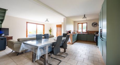 Secteur Sarlat - Grande et lumineuse Maison 5 chambres au calme sur 4177 m² avec piscine