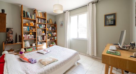 Secteur Gourdon - Agréable et lumineuse Maison de plain pied avec double garage, piscine sur 1998 m² clos 