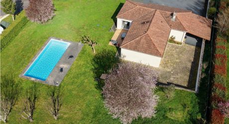 Secteur Gourdon - Agréable et lumineuse Maison de plain pied avec double garage, piscine sur 1998 m² clos 