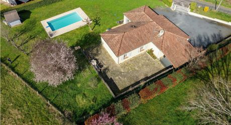 Secteur Gourdon - Agréable et lumineuse Maison de plain pied avec double garage, piscine sur 1998 m² clos 