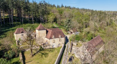 EXCLUSIVITE - Secteur Gourdon - Demeure de caractère de charme et dépendances sur 18ha avec vue