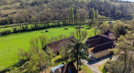 EXCLUSIVITE - Secteur Gourdon - Demeure de caractère de charme et dépendances sur 18ha avec vue