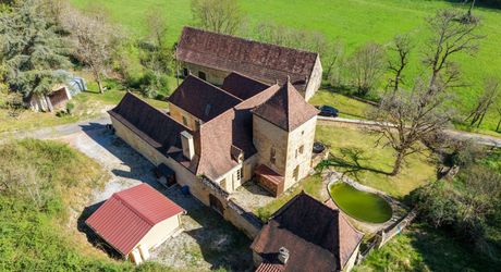 EXCLUSIVITE - Secteur Gourdon - Demeure de caractère de charme et dépendances sur 18ha avec vue