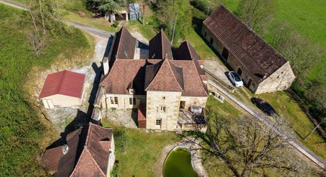 EXCLUSIVITE - Secteur Gourdon - Demeure de caractère de charme et dépendances sur 18ha avec vue