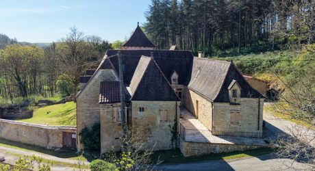 EXCLUSIVITE - Secteur Gourdon - Demeure de caractère de charme et dépendances sur 18ha avec vue