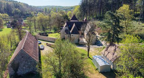 EXCLUSIVITE - Secteur Gourdon - Demeure de caractère de charme et dépendances sur 18ha avec vue