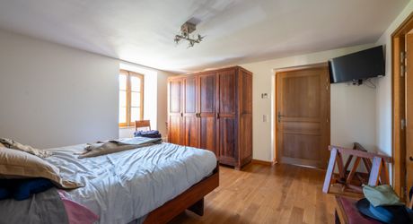 EXCLUSIVITE - Secteur Gourdon - Demeure de caractère de charme et dépendances sur 18ha avec vue