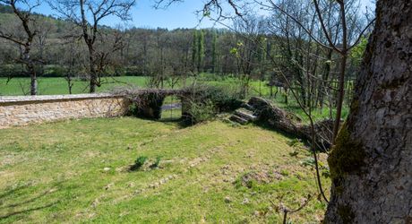 EXCLUSIVITE - Secteur Gourdon - Demeure de caractère de charme et dépendances sur 18ha avec vue