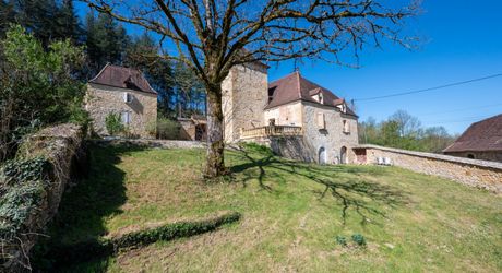 EXCLUSIVITE - Secteur Gourdon - Demeure de caractère de charme et dépendances sur 18ha avec vue