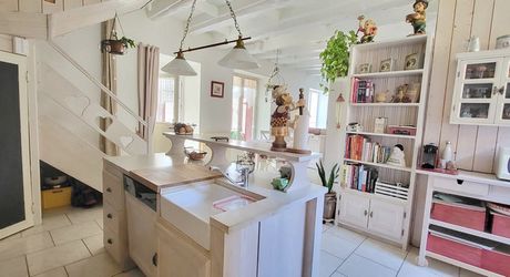 Secteur Gourdon - Belle propriété en pierre rénovée avec dépendances au calme sur 3260 m² arborés