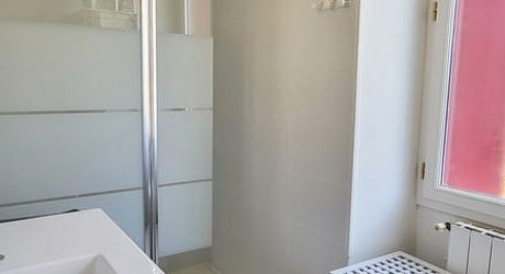 Secteur Gourdon - Belle propriété en pierre rénovée avec dépendances au calme sur 3260 m² arborés