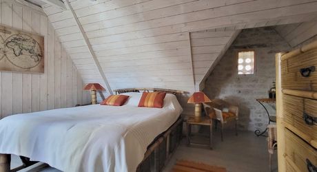 Secteur Gourdon - Belle propriété en pierre rénovée avec dépendances au calme sur 3260 m² arborés