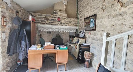 Secteur Gourdon - Belle propriété en pierre rénovée avec dépendances au calme sur 3260 m² arborés