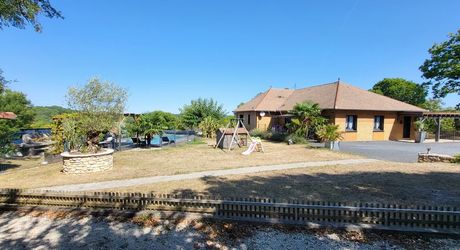 Secteur Coeur de Causse - Superbe propriété contemporaine avec piscine dans un cadre de vie privilégié