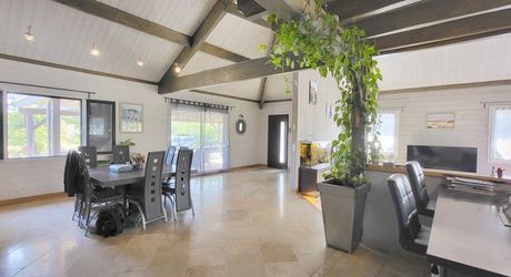 Secteur Coeur de Causse - Superbe propriété contemporaine avec piscine dans un cadre de vie privilégié