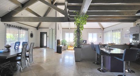 Secteur Coeur de Causse - Superbe propriété contemporaine avec piscine dans un cadre de vie privilégié