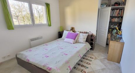 SECTEUR GOURDON - Au calme, Agréable Maison de plain-pied avec dépendance, garage sur 2500 m² arborés