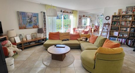 SECTEUR GOURDON - Au calme, Agréable Maison de plain-pied avec dépendance, garage sur 2500 m² arborés