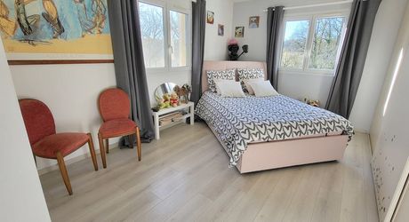 SECTEUR GOURDON - Au calme, Agréable Maison de plain-pied avec dépendance, garage sur 2500 m² arborés