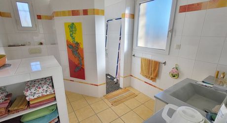 SECTEUR GOURDON - Au calme, Agréable Maison de plain-pied avec dépendance, garage sur 2500 m² arborés