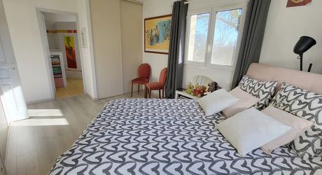 SECTEUR GOURDON - Au calme, Agréable Maison de plain-pied avec dépendance, garage sur 2500 m² arborés