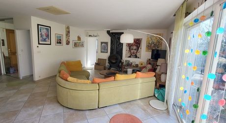 SECTEUR GOURDON - Au calme, Agréable Maison de plain-pied avec dépendance, garage sur 2500 m² arborés