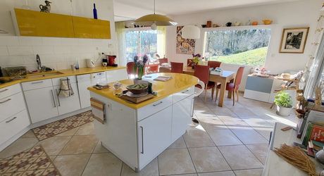 SECTEUR GOURDON - Au calme, Agréable Maison de plain-pied avec dépendance, garage sur 2500 m² arborés