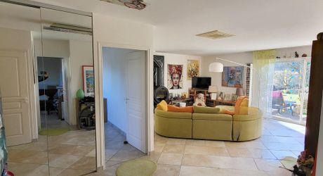 SECTEUR GOURDON - Au calme, Agréable Maison de plain-pied avec dépendance, garage sur 2500 m² arborés