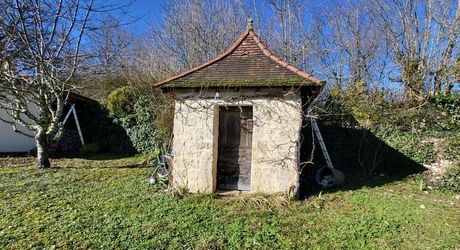 SECTEUR GOURDON - Au calme, Agréable Maison de plain-pied avec dépendance, garage sur 2500 m² arborés