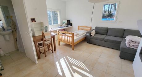 SECTEUR GOURDON - Au calme, Agréable Maison de plain-pied avec dépendance, garage sur 2500 m² arborés