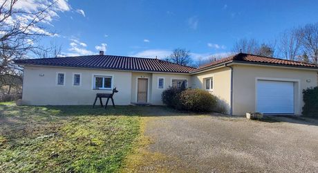 SECTEUR GOURDON - Au calme, Agréable Maison de plain-pied avec dépendance, garage sur 2500 m² arborés