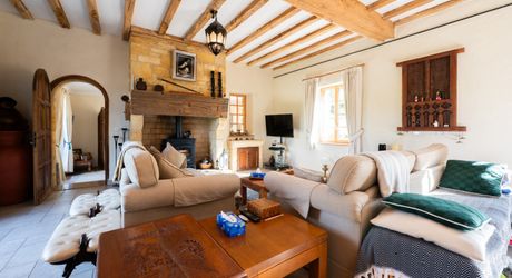 EXCLUSIVITE - Secteur SARLAT - Belle propriété de charme en pierre sur 4410 m² arborés en situation dominante