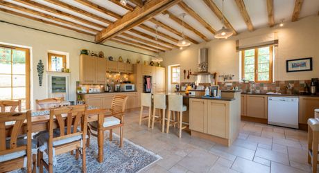 EXCLUSIVITE - Secteur SARLAT - Belle propriété de charme en pierre sur 4410 m² arborés en situation dominante